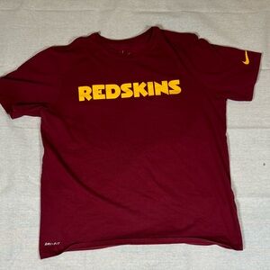 NIKE Red Skin Spellout Graphic T-Shirt -Maroon Redskins Tee LG